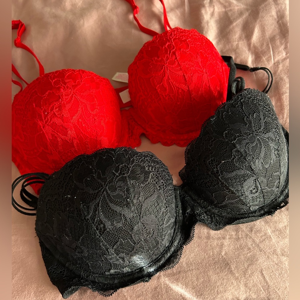 2 Victorias Secret Bras